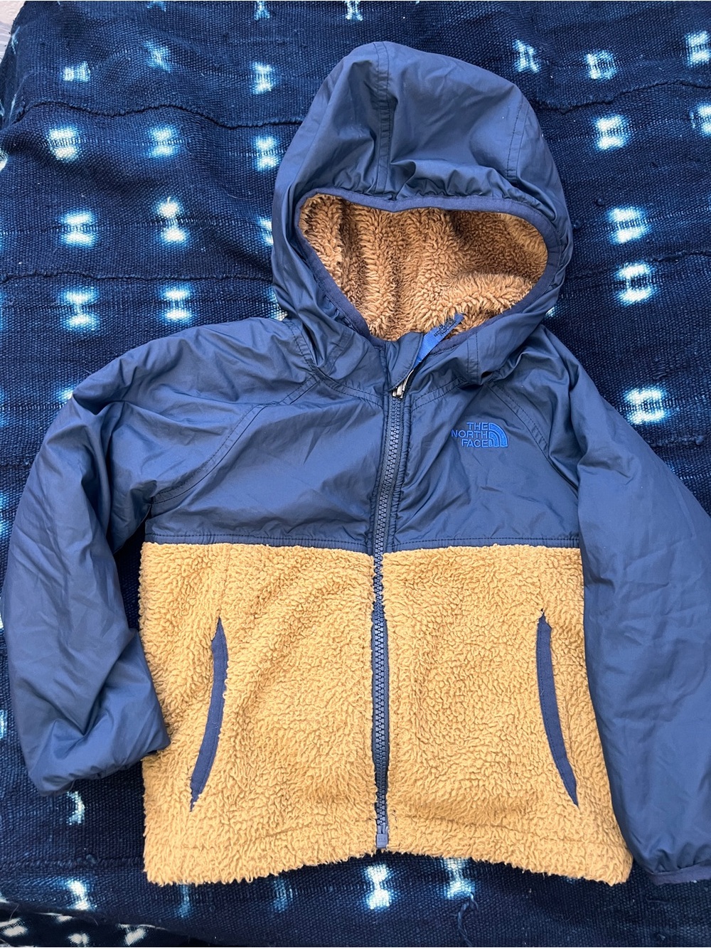 The North Face Navy Blue Toddler Puffer Jacket with Tan Sherpa Lining